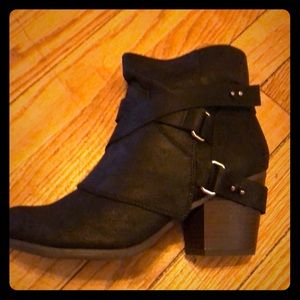 Fergalicious brand multi buckle black size boots